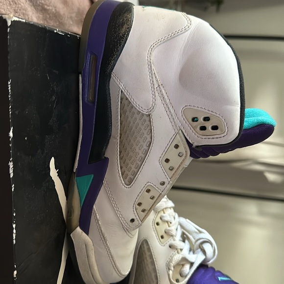 Jordan Grapes size 5 Y - Picture 2 of 3